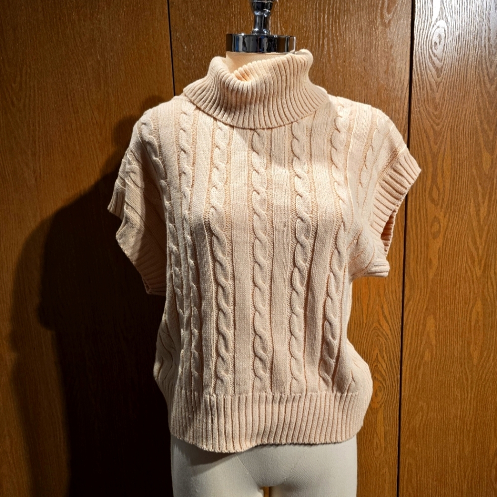 Short sleeve sweater